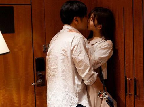 Rin Natsuki dibawa ke hotel oleh rekan mesumnya sambil mabuk